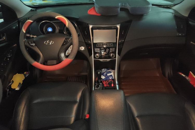 Used Hyundai Sonata 2013 2.0L Automatic Luxury Edition Center Console