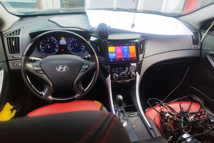 Used Hyundai Sonata 2013 2.0L Automatic Leading Edition Center Console