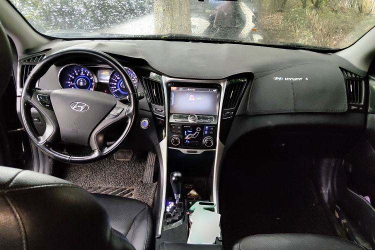 Used Hyundai Sonata 2013 2.4L Automatic Leading Edition China V Standard Center Console