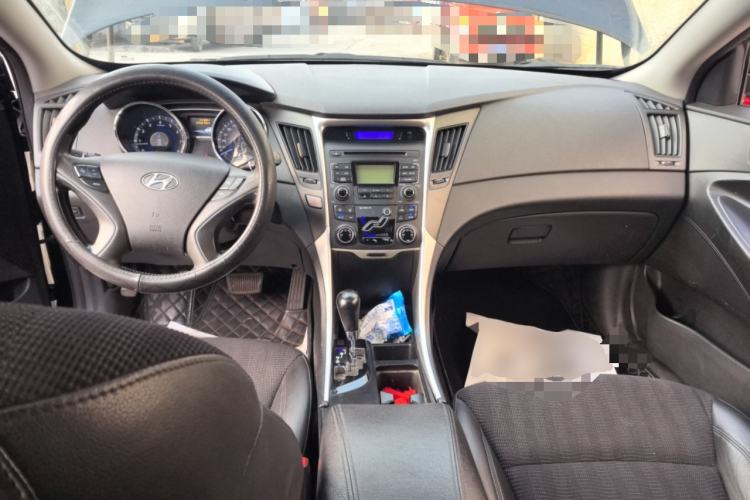 Used Hyundai Sonata 2013 2.0L Automatic Leading Edition Center Console