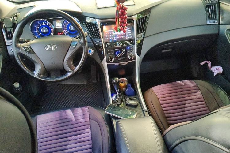 Used Hyundai Sonata 2013 2.0L Automatic Luxury Edition Center Console