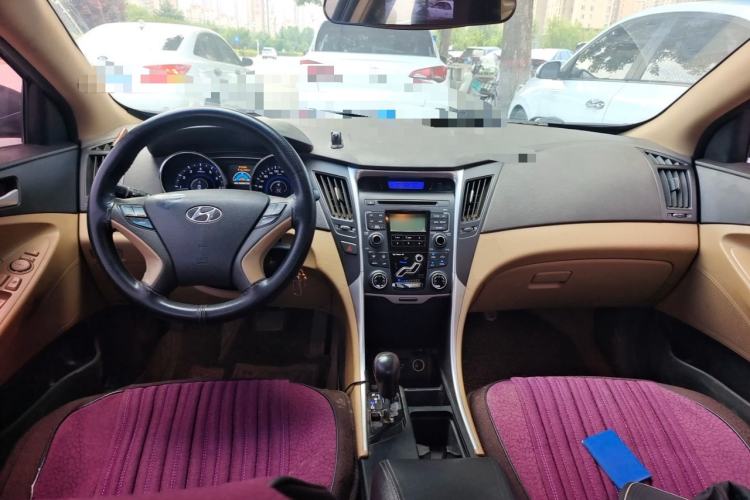 Used Hyundai Sonata 2013 2.0L Automatic Leading Edition Center Console