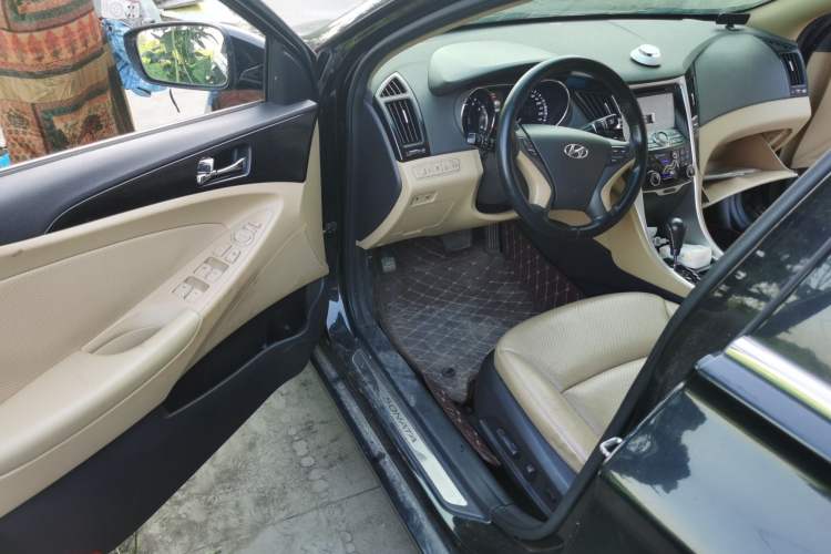 Used Hyundai Sonata 2013 2.4L Automatic Leading Edition China IV Standard Driver Seat