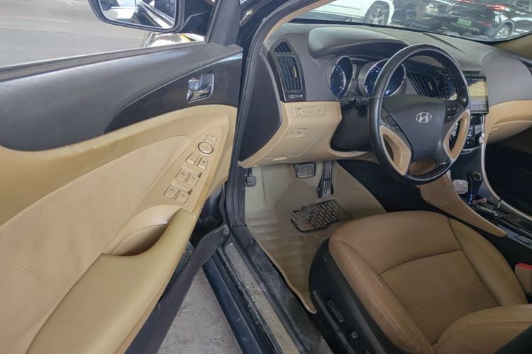 Used Hyundai Sonata 2013 2.4L Automatic Leading Edition China IV Standard Driver Seat
