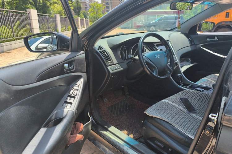 Used Hyundai Sonata 2013 2.4L Automatic Leading Edition China IV Standard Driver Seat