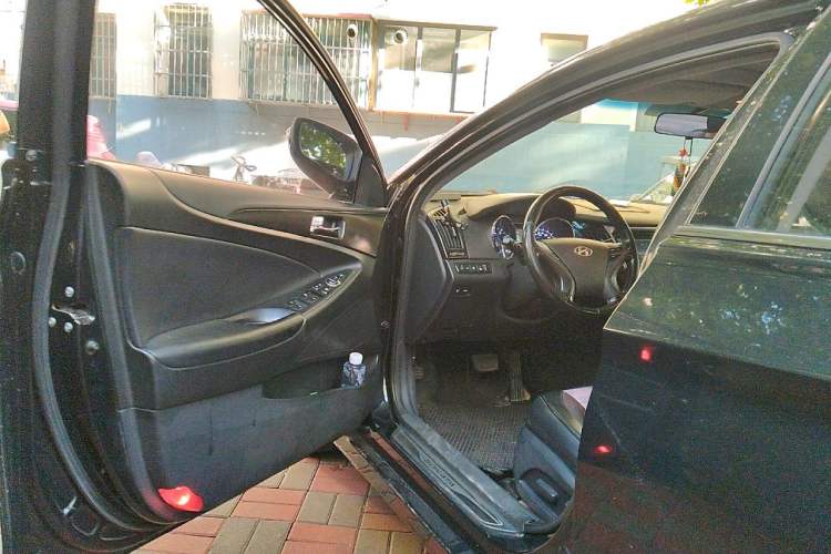 Used Hyundai Sonata 2013 2.0L Automatic Luxury Edition Driver Seat