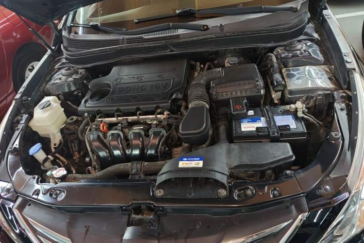 Used Hyundai Sonata 2013 2.4L Automatic Luxury Version China IV Standard Engine Bay