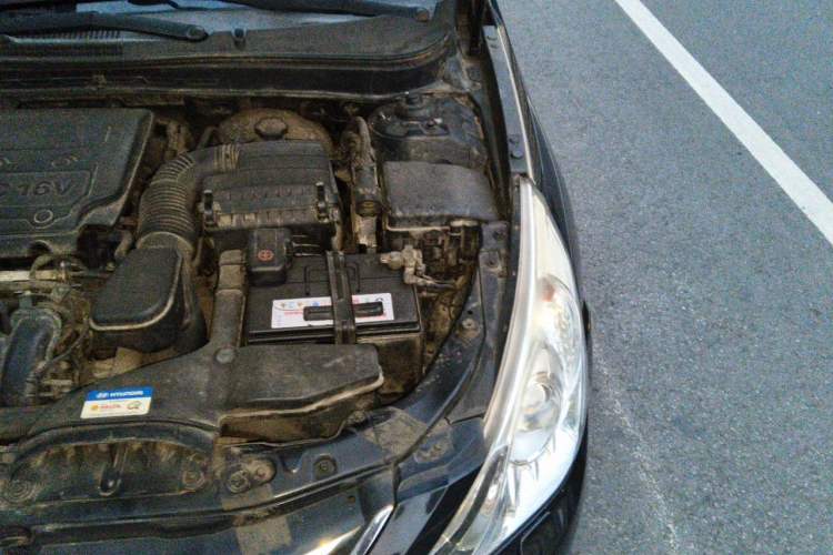 Used Hyundai Sonata 2013 2.4L Automatic Luxury Version China IV Standard Engine Bay Left