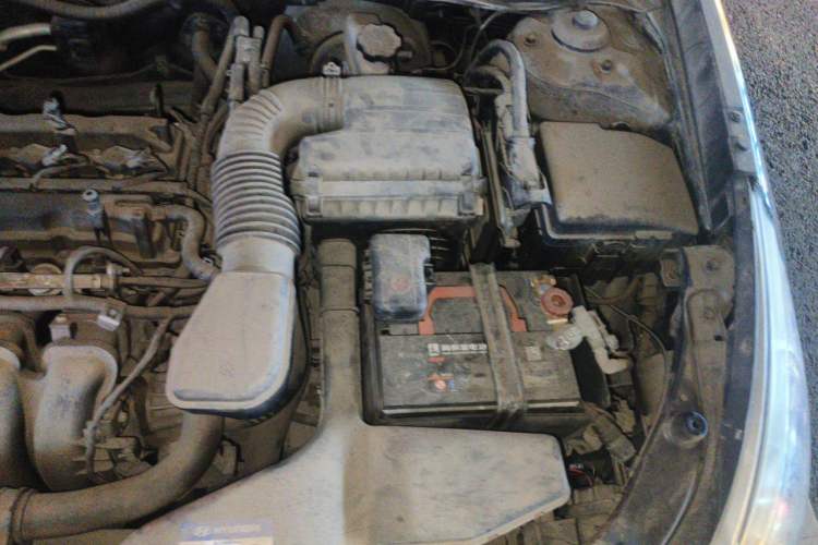 Used Hyundai Sonata 2013 2.4L Automatic Luxury Version China IV Standard Engine Bay Left