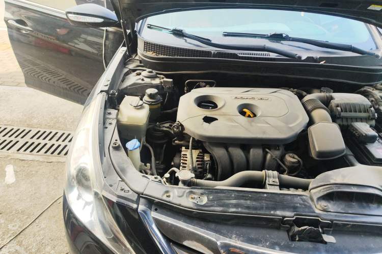 Used Hyundai Sonata 2013 2.0L Automatic Leading Edition Engine Bay Right