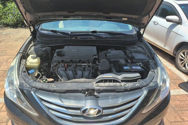 Used Hyundai Sonata 2013 2.4L Automatic Leading Edition China IV Standard Engine Bay
