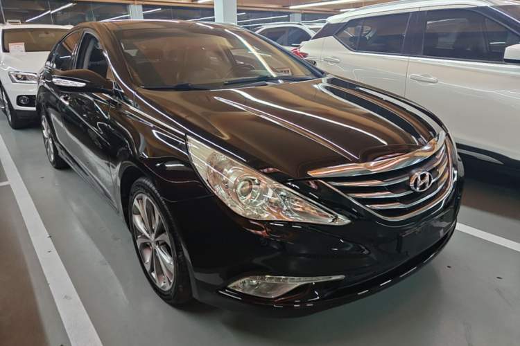 Used Hyundai Sonata 2013 2.4L Automatic Luxury Version China IV Standard Front Right 45 Deg