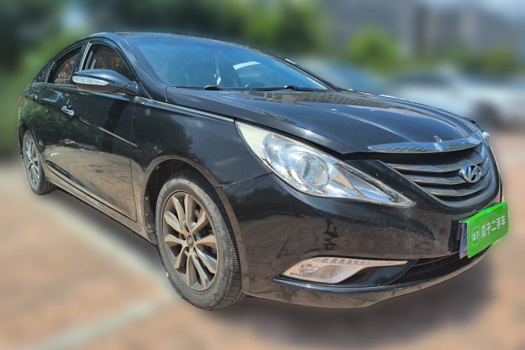 Used Hyundai Sonata 2013 2.4L Automatic Leading Edition China IV Standard Front Right 45 Deg