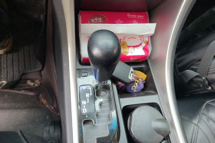 Used Hyundai Sonata 2013 2.0L Automatic Luxury Edition Gear Lever