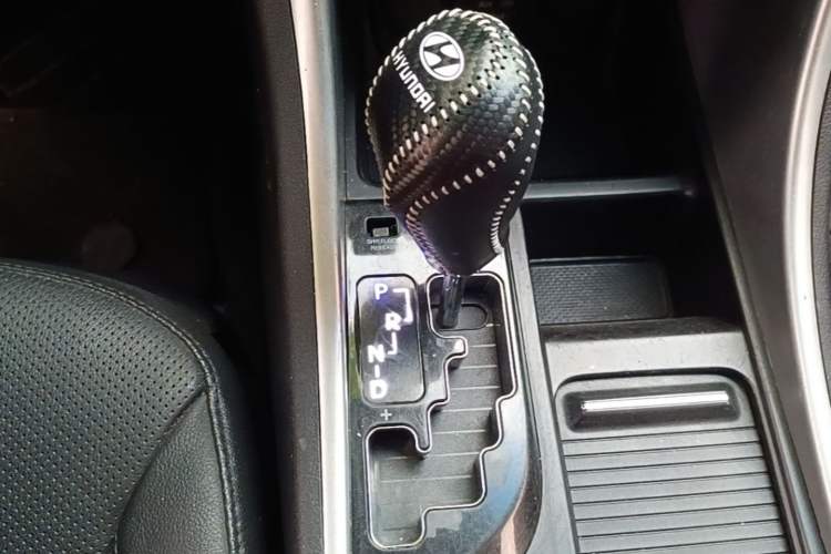 Used Hyundai Sonata 2013 2.0L Automatic Luxury Edition Gear Lever