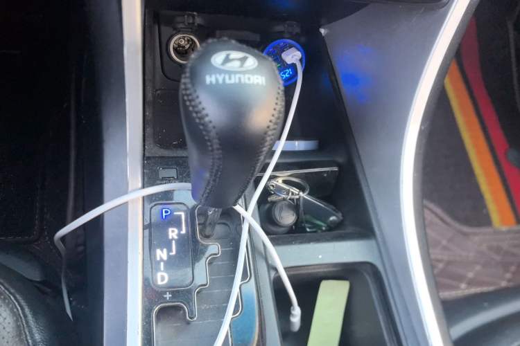 Used Hyundai Sonata 2013 2.4L Automatic Luxury Version China IV Standard Gear Lever
