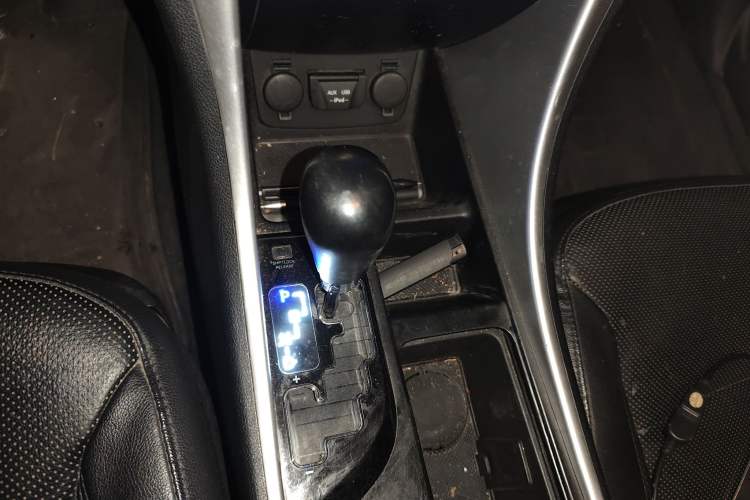 Used Hyundai Sonata 2013 2.0L Automatic Luxury Edition Gear Lever