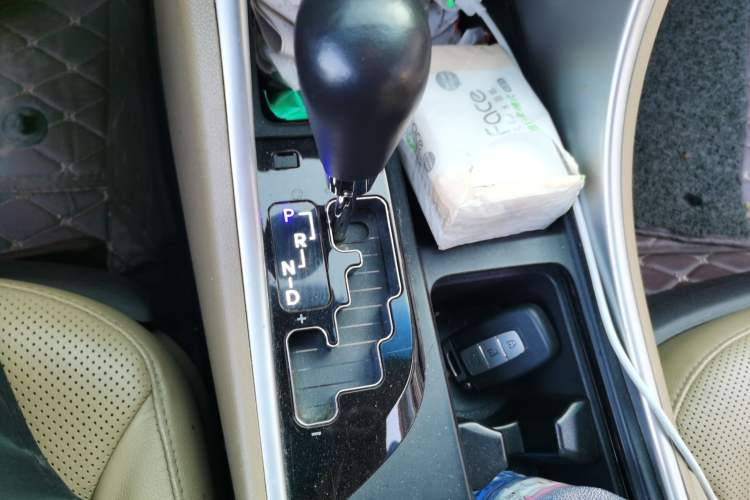 Used Hyundai Sonata 2013 2.4L Automatic Leading Edition China IV Standard Gear Lever