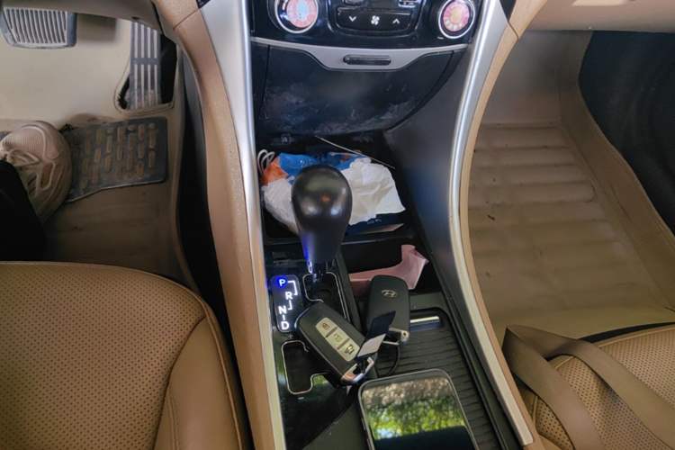 Used Hyundai Sonata 2013 2.4L Automatic Leading Edition China IV Standard Gear Lever