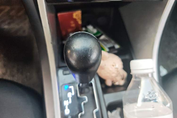 Used Hyundai Sonata 2013 2.0L Automatic Fashion Edition Gear Lever