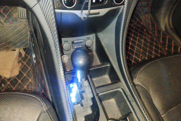 Used Hyundai Sonata 2013 2.4L Automatic Luxury Version China IV Standard Gear Lever