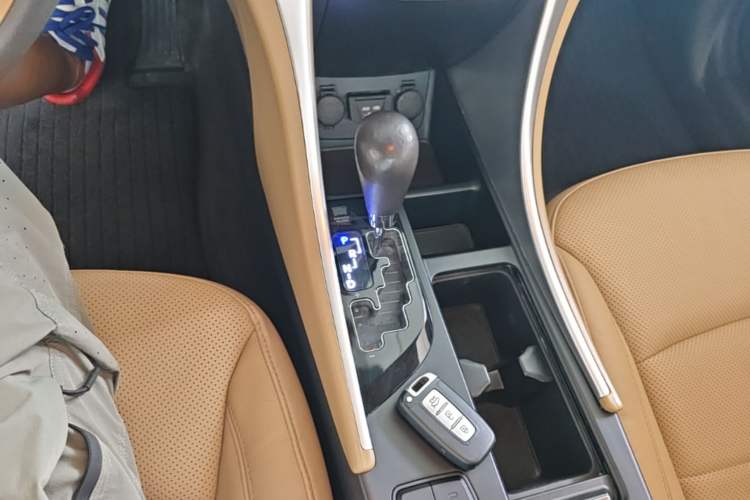 Used Hyundai Sonata 2013 2.0L Automatic Luxury Edition Gear Lever