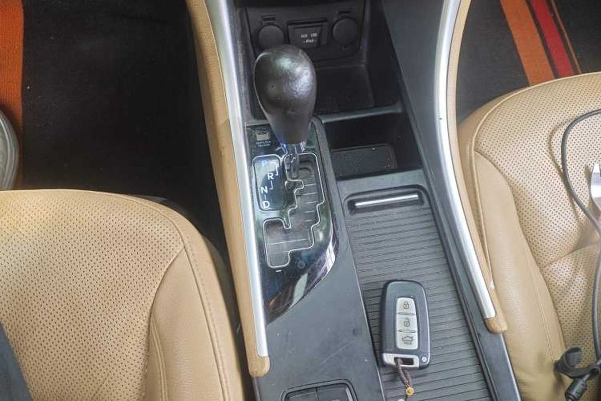 Used Hyundai Sonata 2013 2.0L Automatic Luxury Edition Gear Lever