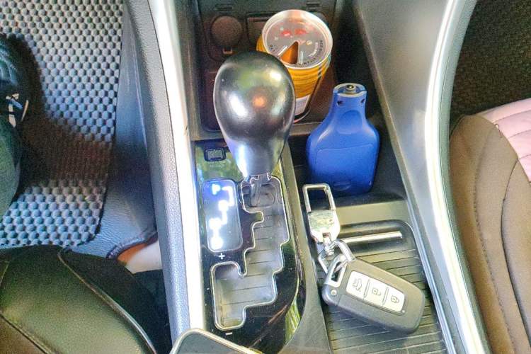 Used Hyundai Sonata 2013 2.0L Automatic Luxury Edition Gear Lever
