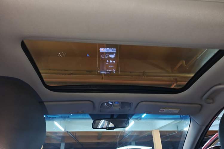 Used Hyundai Sonata 2013 2.4L Automatic Luxury Version China IV Standard Headliner