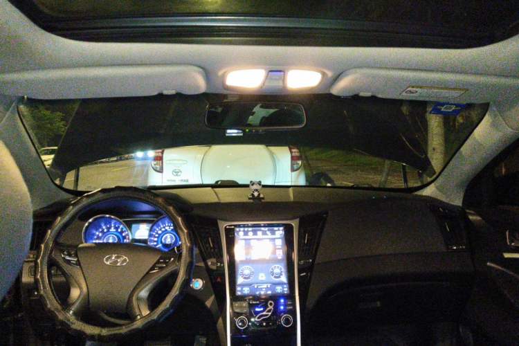 Used Hyundai Sonata 2013 2.4L Automatic Luxury Version China IV Standard Headliner