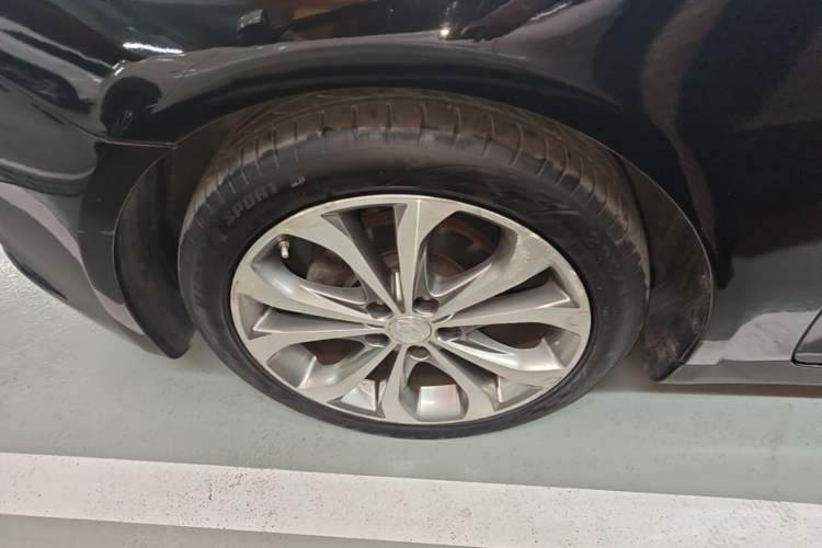 Used Hyundai Sonata 2013 2.4L Automatic Luxury Version China IV Standard Left Front Wheel Hub
