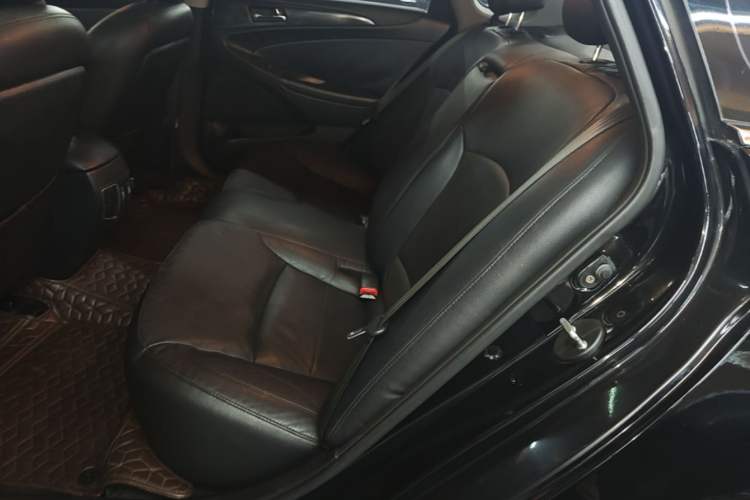 Used Hyundai Sonata 2013 2.4L Automatic Luxury Version China IV Standard Left Rear Seat