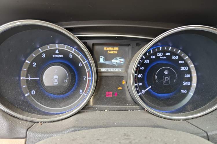 Used Hyundai Sonata 2013 2.0L Automatic Luxury Edition Odometer Close Up