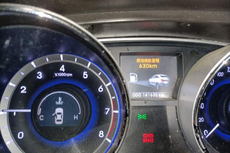 Used Hyundai Sonata 2013 2.0L Automatic Luxury Edition Odometer Close Up