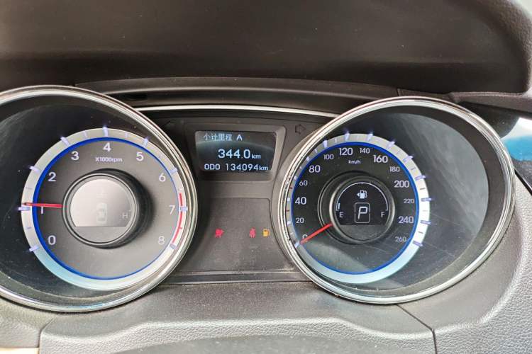 Used Hyundai Sonata 2013 2.0L Automatic Fashion Edition Odometer Close Up