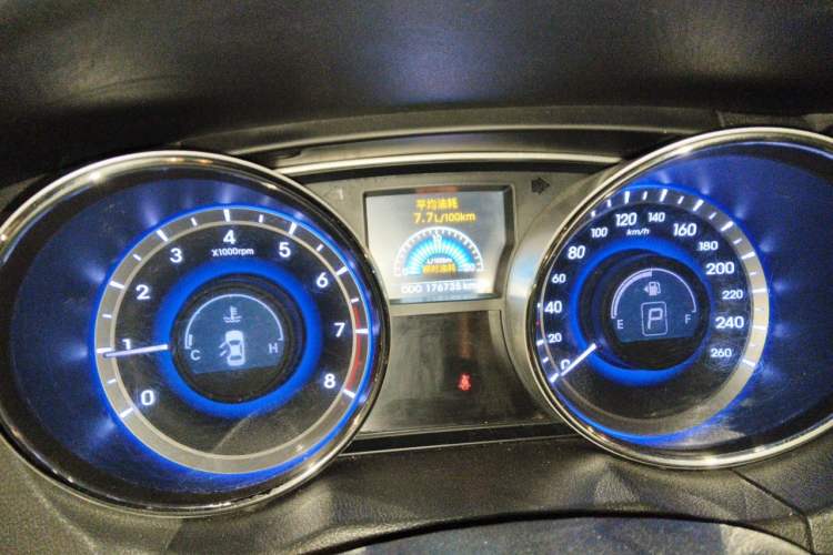 Used Hyundai Sonata 2013 2.4L Automatic Luxury Version China IV Standard Odometer Close Up