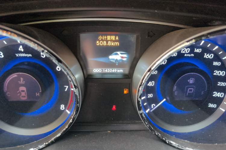 Used Hyundai Sonata 2013 2.0L Automatic Luxury Edition Odometer Close Up