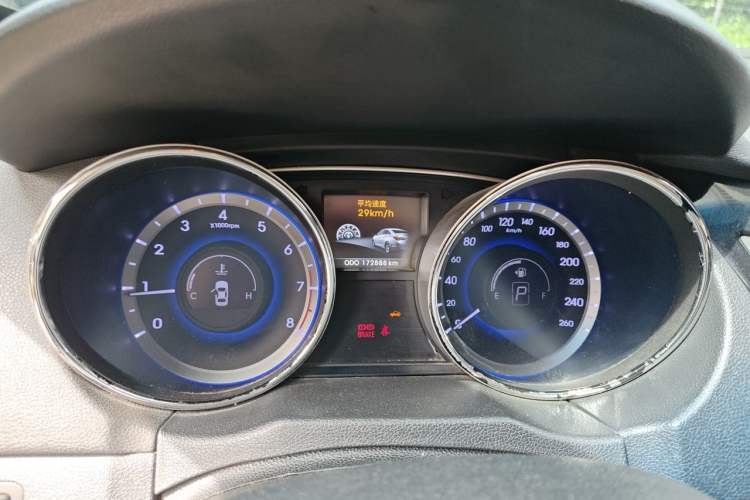Used Hyundai Sonata 2013 2.0L Automatic Luxury Edition Odometer Close Up