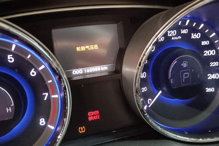 Used Hyundai Sonata 2013 2.0L Automatic Luxury Edition Odometer Close Up