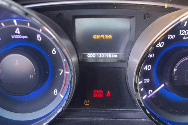 Used Hyundai Sonata 2013 2.4L Automatic Luxury Version China IV Standard Odometer Close Up