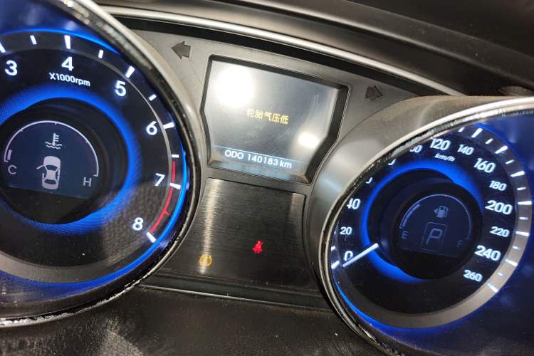 Used Hyundai Sonata 2013 2.0L Automatic Luxury Edition Odometer Close Up