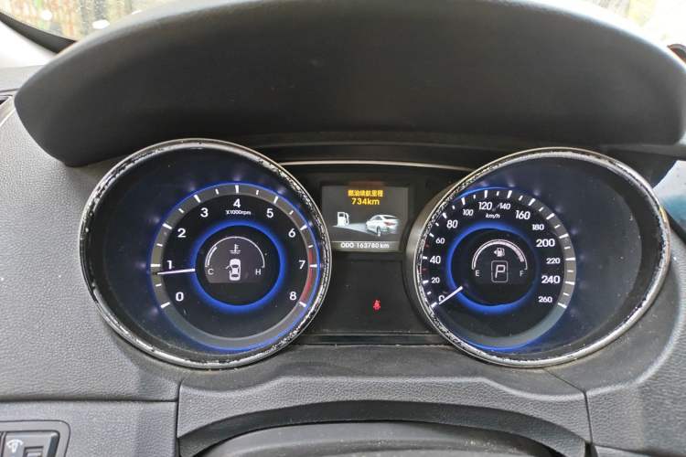 Used Hyundai Sonata 2013 2.0L Automatic Luxury Edition Odometer Close Up