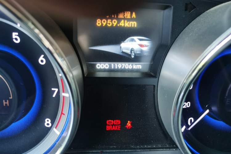 Used Hyundai Sonata 2013 2.4L Automatic Leading Edition China IV Standard Odometer Close Up