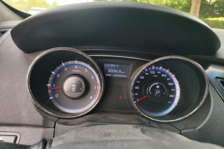 Used Hyundai Sonata 2013 2.0L Automatic Fashion Edition Odometer Close Up