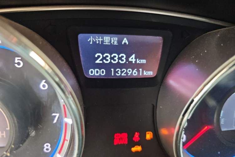 Used Hyundai Sonata 2013 2.0L Automatic Fashion Edition Odometer Close Up
