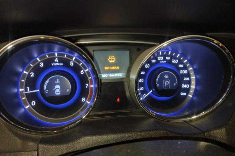 Used Hyundai Sonata 2013 2.4L Automatic Luxury Version China IV Standard Odometer Close Up