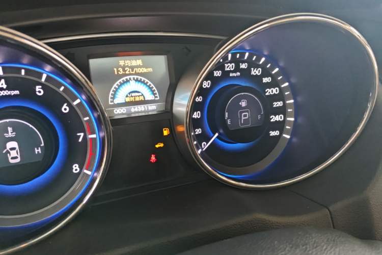 Used Hyundai Sonata 2013 2.0L Automatic Luxury Edition Odometer Close Up