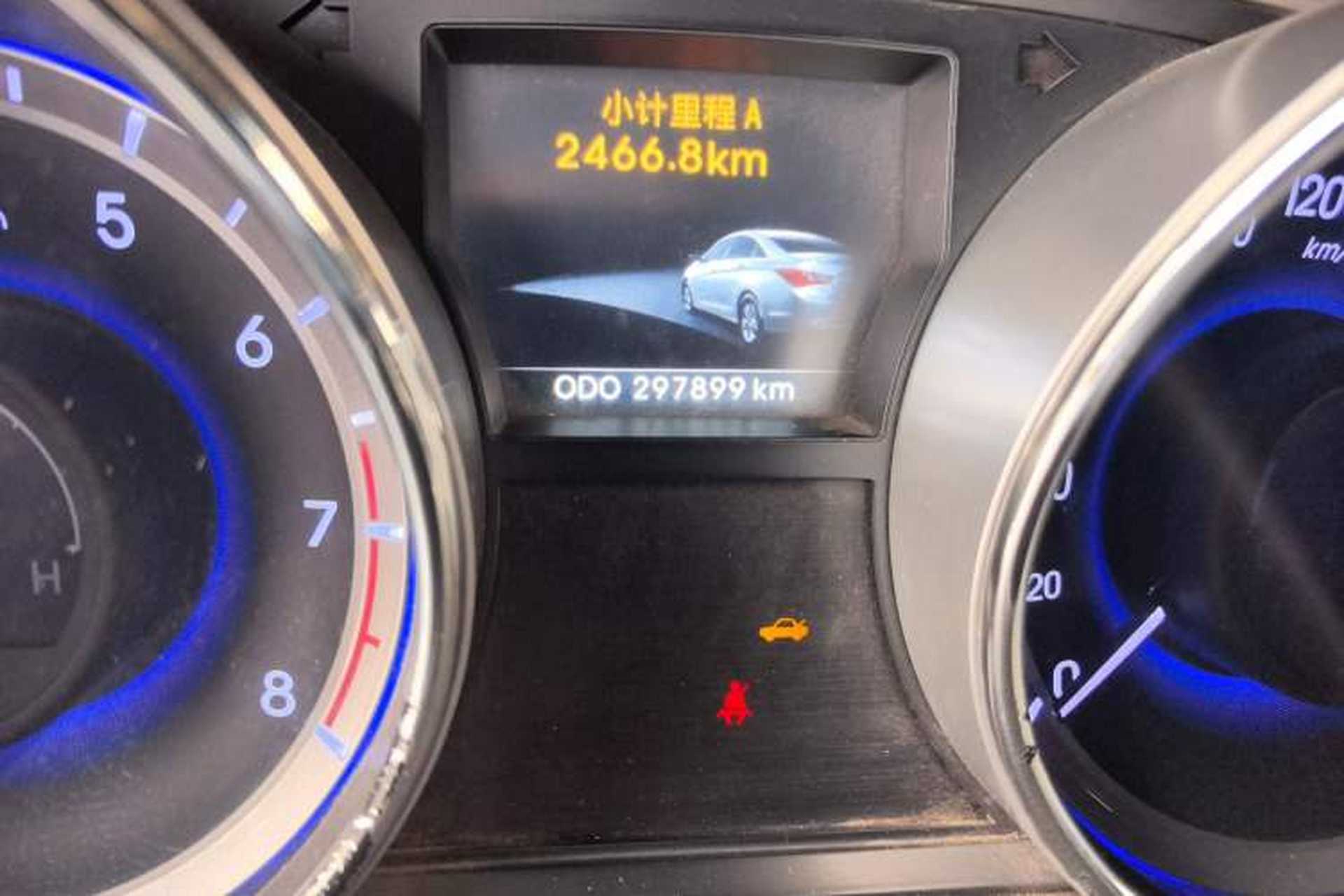 Used Hyundai Sonata 2013 2.0L Automatic Leading Edition Odometer Close Up