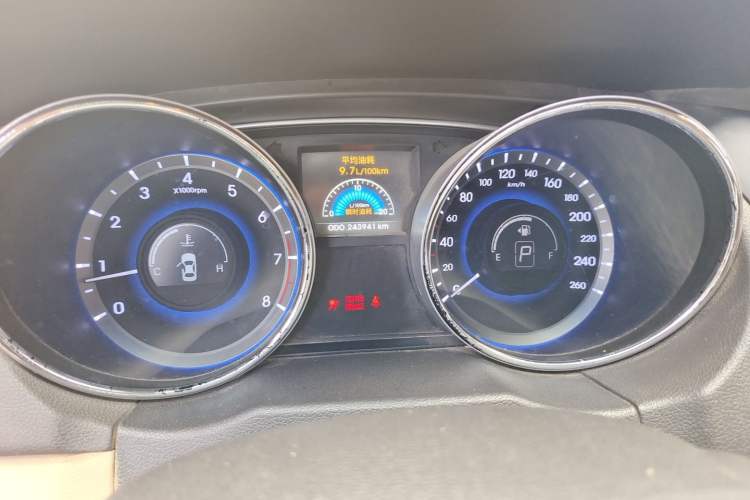 Used Hyundai Sonata 2013 2.0L Automatic Leading Edition Odometer Close Up