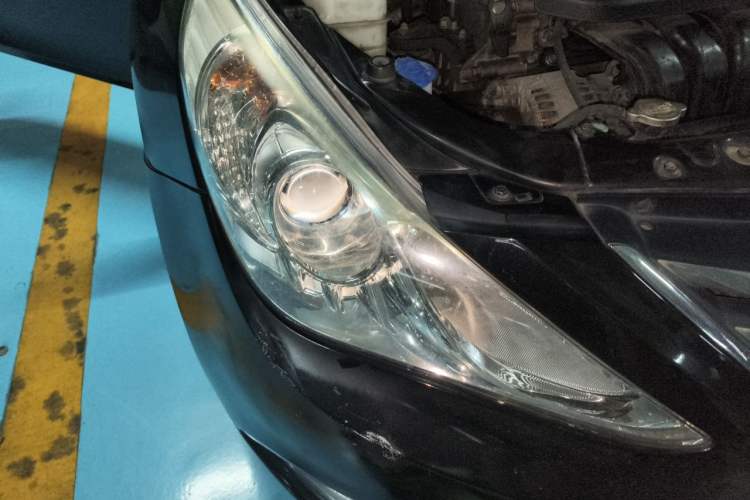 Used Hyundai Sonata 2013 2.0L Automatic Luxury Edition Right Front Headlight
